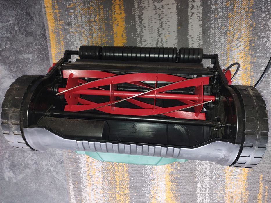 Mașină de tuns iarba