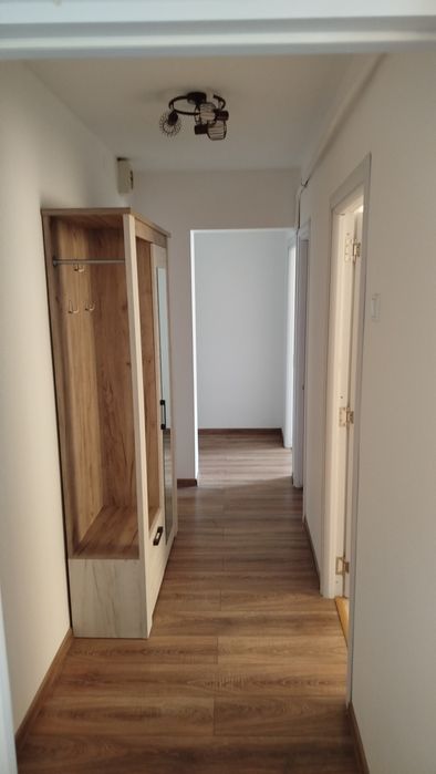 Închiriez apartament 3 camere