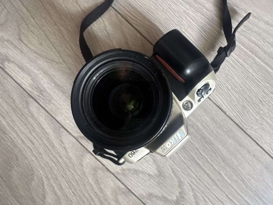 Aparat foto vechi cu film Nikon F60