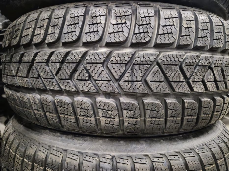 4 anvelope iarna noi Pirelli 215 55 17