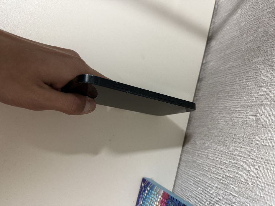 продам айфон 13 в синем цвете