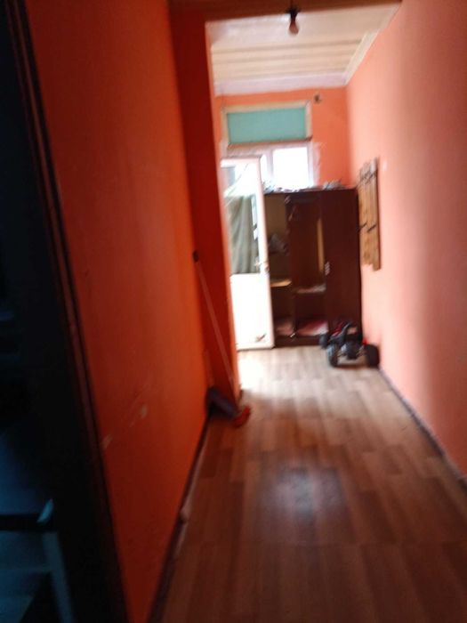 1582-Двуетажна къща със санитарни помещения на всеки етаж в кв "Варош"