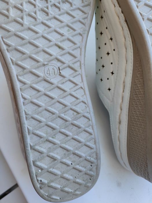 Шлепки на широкую ногу