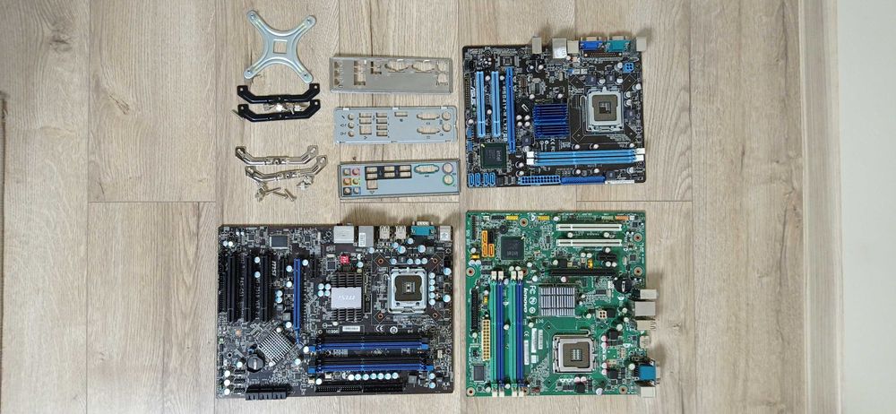 Plăci de bază defecte ( pentru  piese ) + Cutii pt. placi de baza