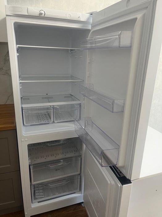 Холодильник Indesit