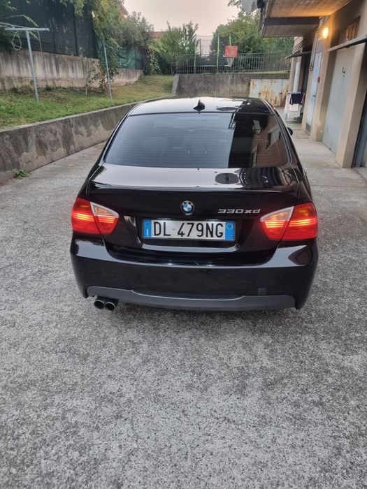 Bmw 330xd.    Berlina