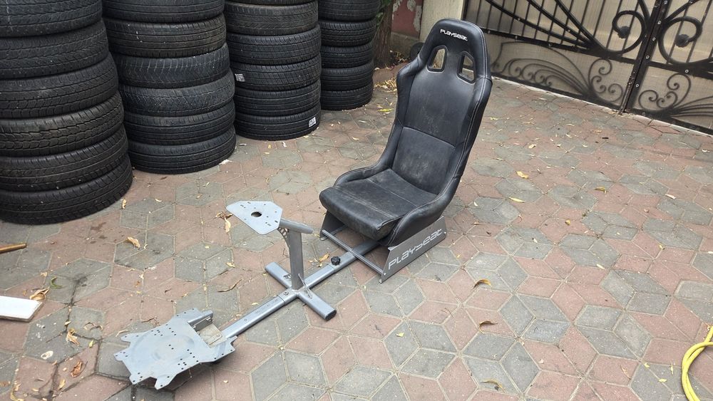 Vand scaun de gaming marca playseat