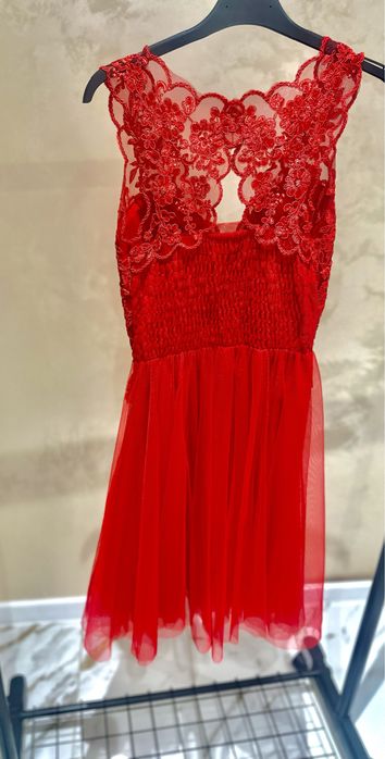 Червена официална рокля