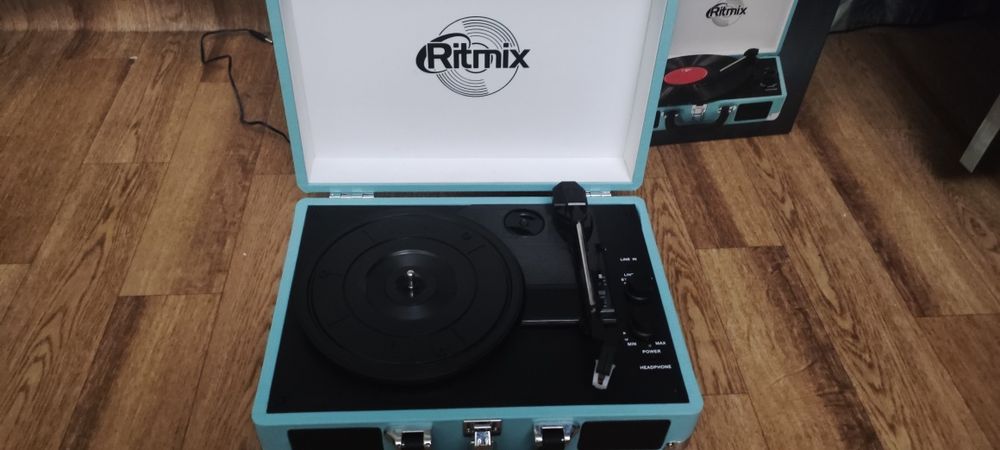 Виниловый проигрыватель