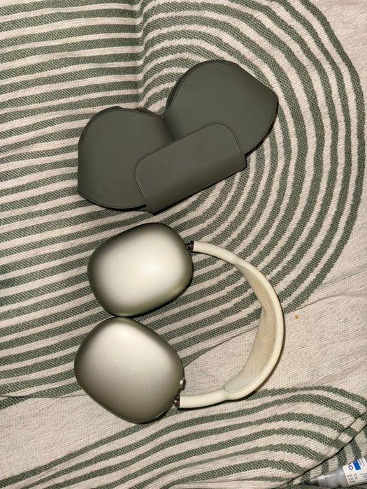 Продам Airpods max 1 зеленого цвета