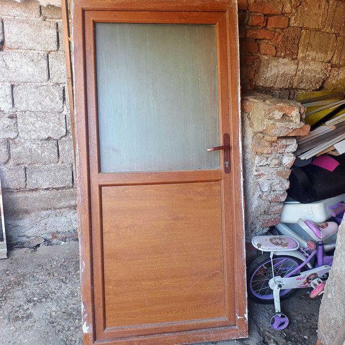 Ușă de termopan PVC