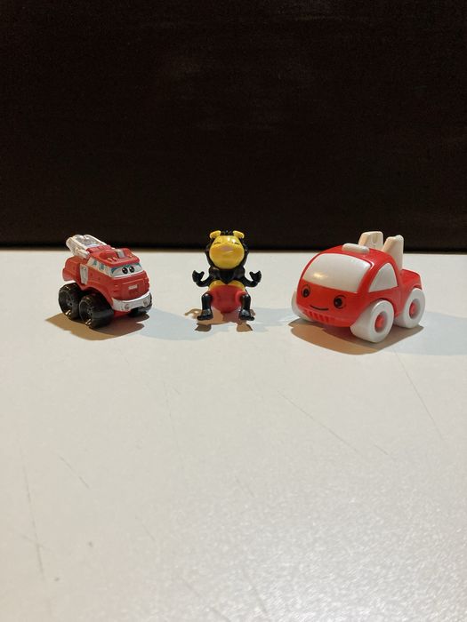 Jucarii: constructii, piese de silicon, lego, furtunase flexibile, etc