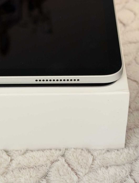 Apple iPad Pro 11” 2ND GENERATION + клавиатура, зарядно и кутия