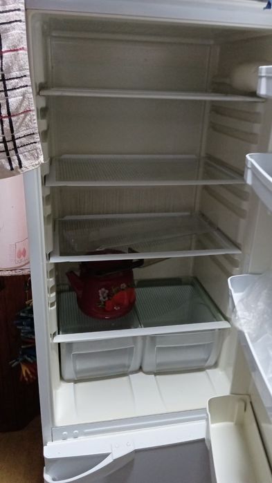 Продается холодильник indesit