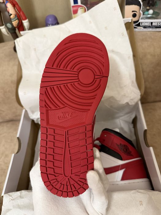 Оригинальные Wmns Nike Air Jordan 1 Mid 'Alternate Bred Toe'