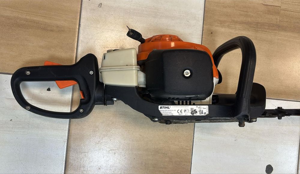 Masina de tuns gard viu STIHL HS 81T -A-