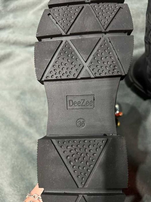 Cizmulite de dama ,numar 36, interior 23 cm ,imblanite