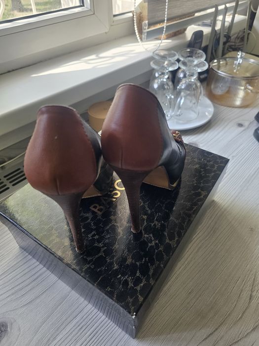 Продам женские туфли 38 размер