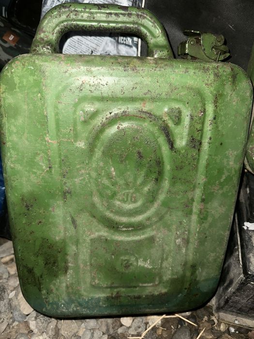 Продам канистру 12л.