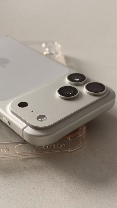 iPhone 17 pro MAX 256гб белый