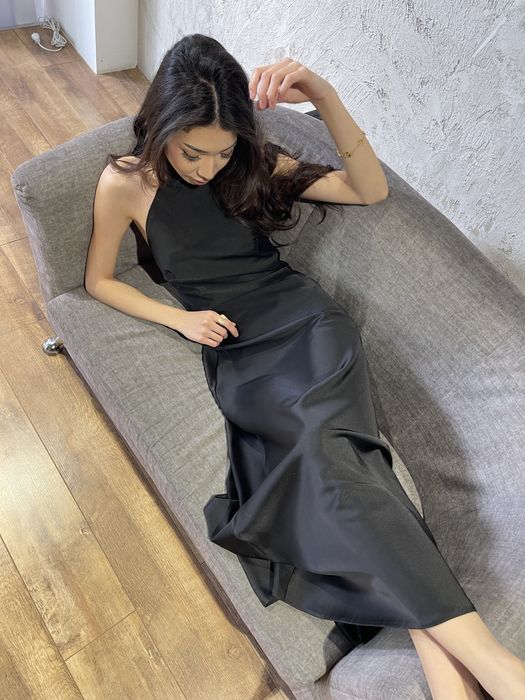 Длинное платье с открытой спиной