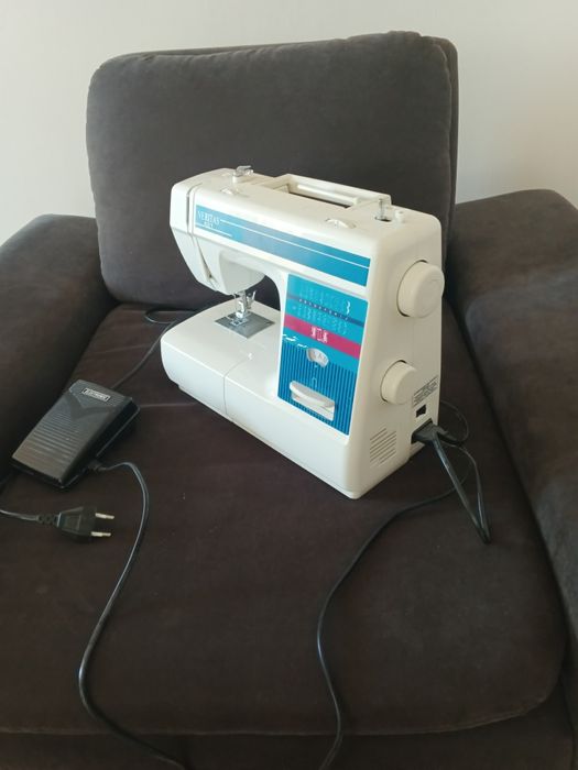 Срочно продам швейную машину