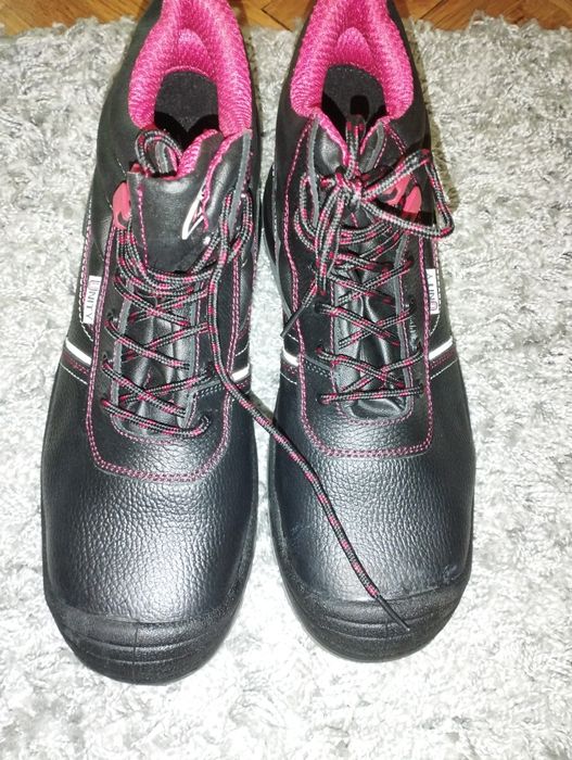 Чисто нови мъжки обувки-боти