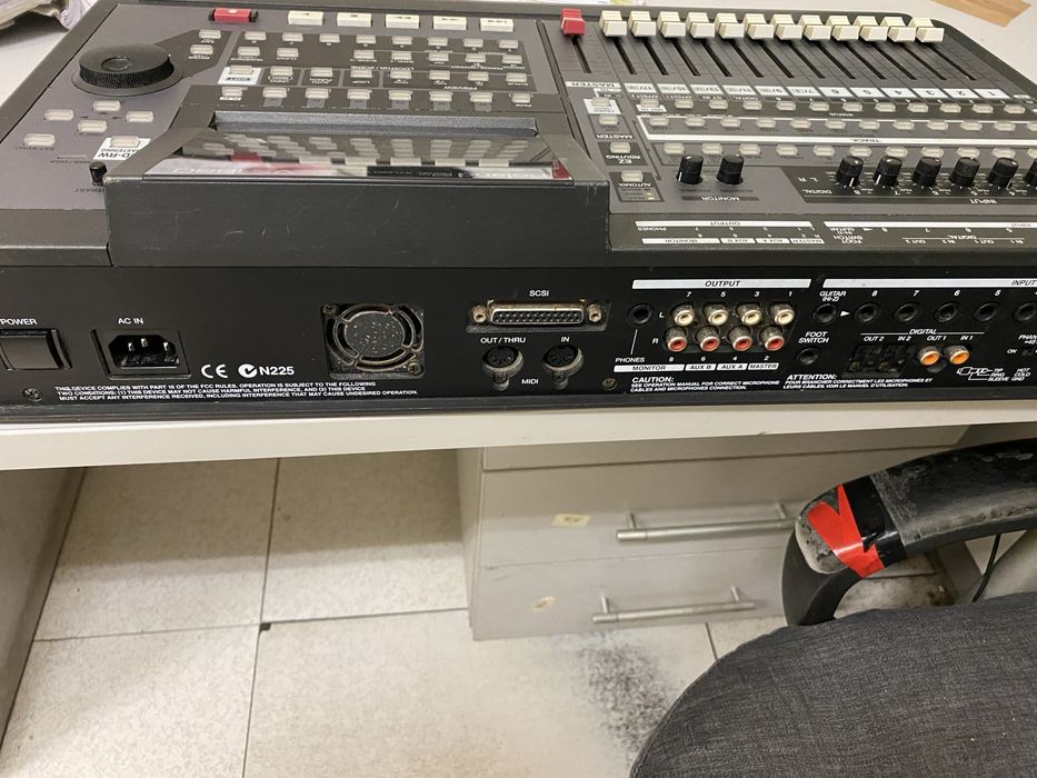 Roland VS-1880 mixer