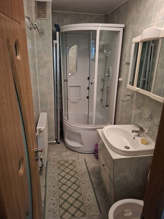 Închiriez  Garsoniera