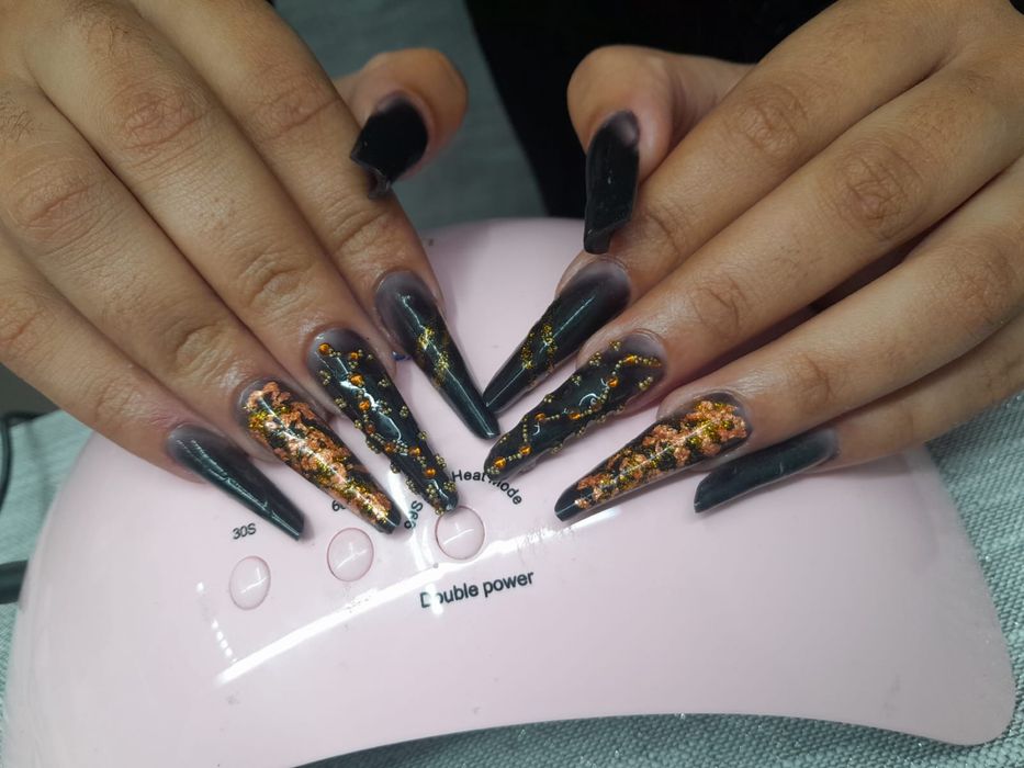 Unghii cu gel sectorul 2 la tine sau la mine