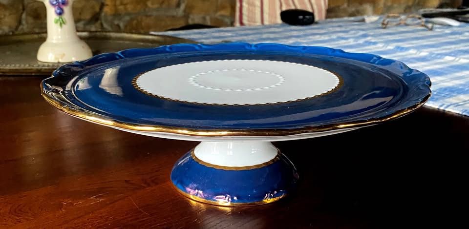 Порцеланова поставка за торта