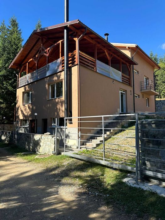 vand vila turistica statiunea muntele  baisorii