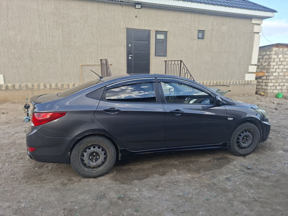Hyundai accent 2012