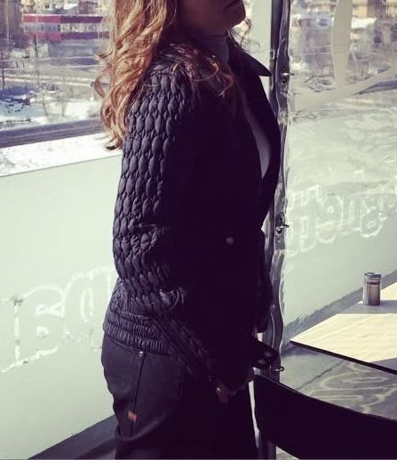 Stefanel-черно яке с ципl- S размер