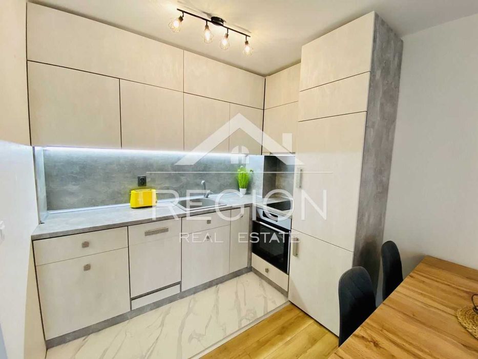 Дава се под наем Тристаен апартамент в Варна, Гранд Мол Варна - 98 кв.м за 660 € - Снимка #1