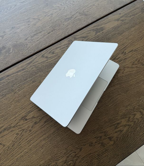 Продаю MacBook Air 13 М3 256