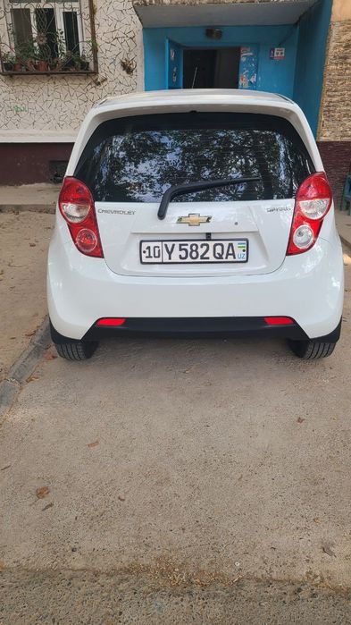 Спарк автомобили сотилади.