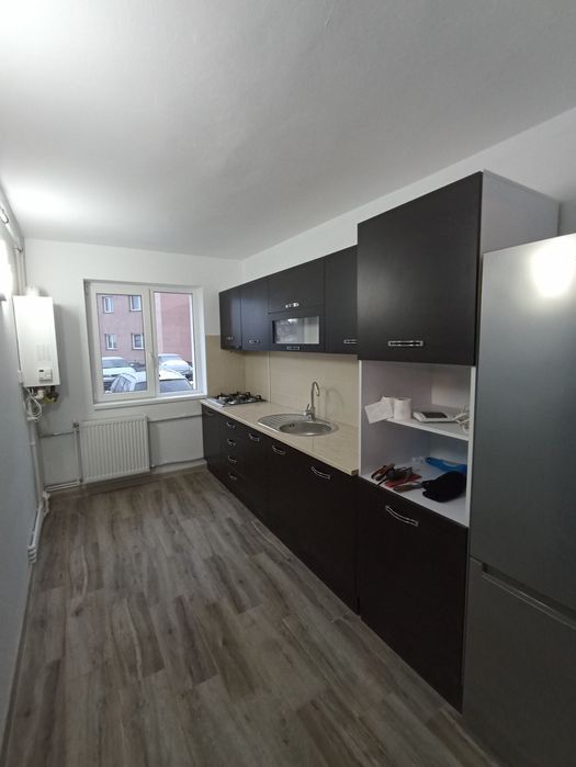 Vând apartament cu 3 camere