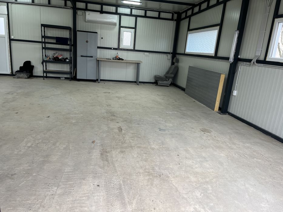 Vand spatiu comercial cu 3arii de teren