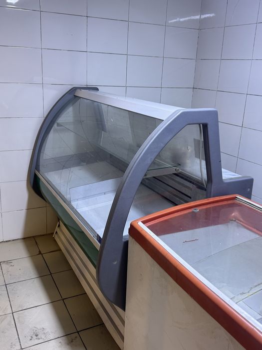 Витриный холодильник