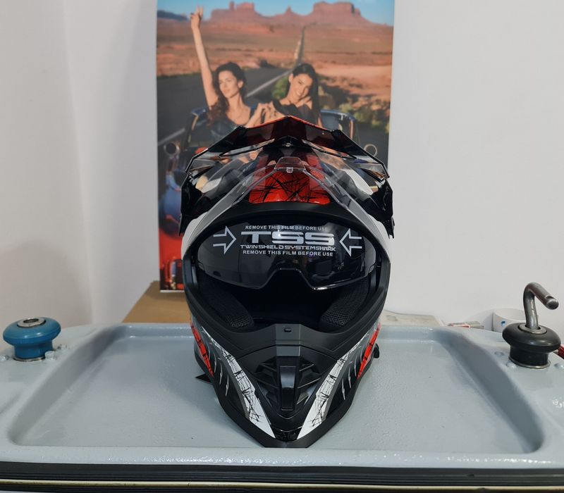Vând cască enduro (atv, moto, trotinetã, bicicletã) mărimea M
