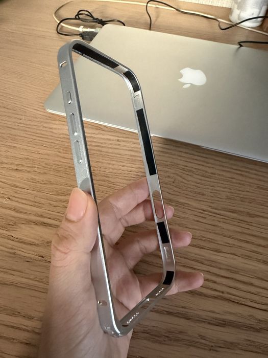 Чехол бампер рамка на iphone 17 pro