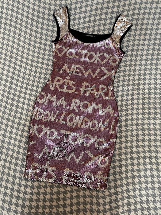 Женское мини платье с пайетками