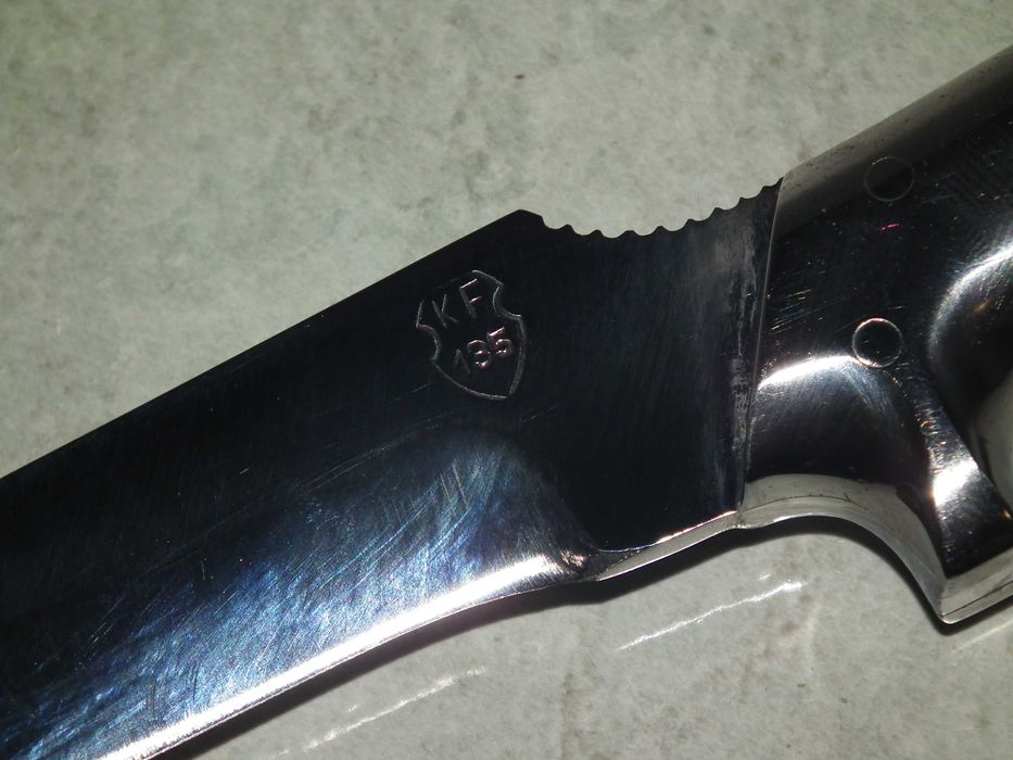 Cutit masiv retro - probabil cutit militar - ín stare foarte buná