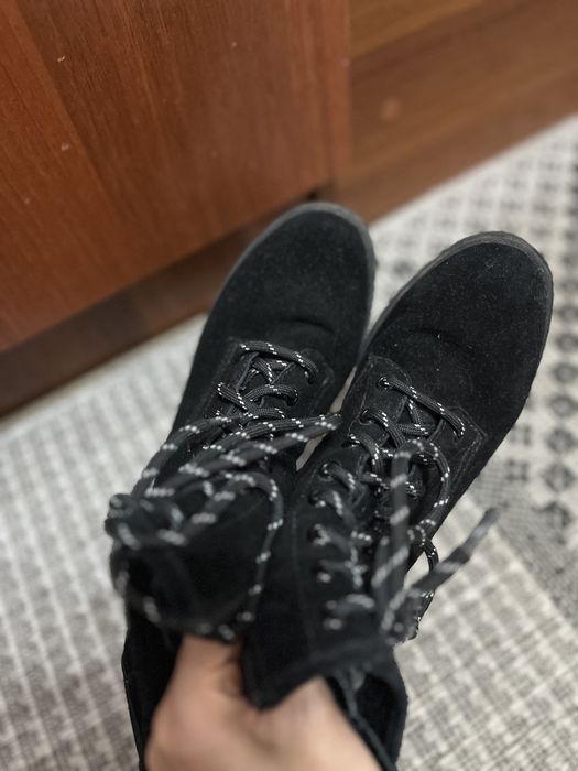 Продам женские ботинки