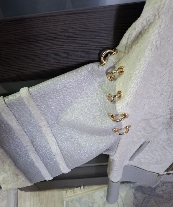 Продам женскую куртку