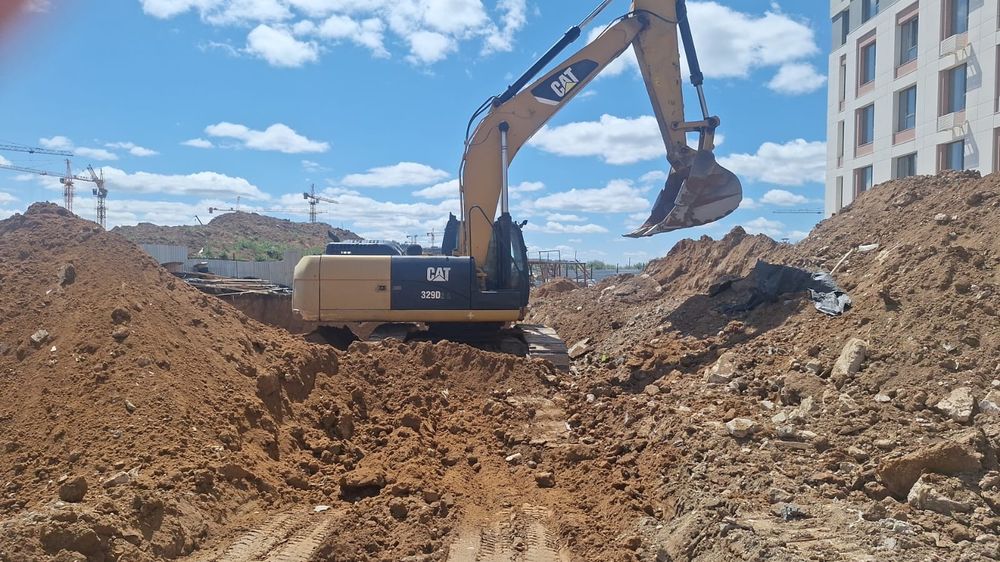 Готовы к работе экскаваторы и бульдозер, техника сат