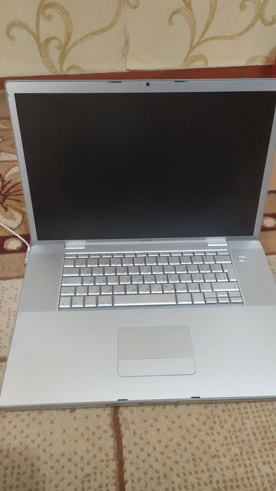 Продам  МакБоок Про  17  требует ремонта