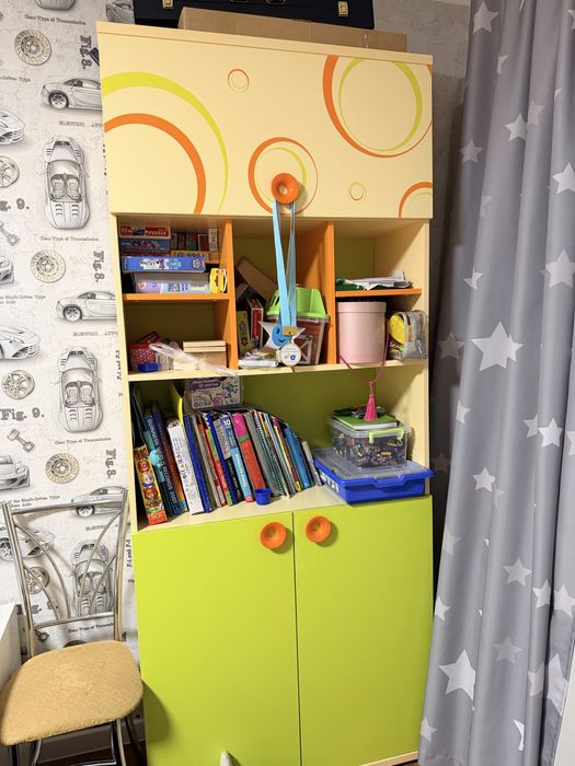 Продам шкафы и стол письменный