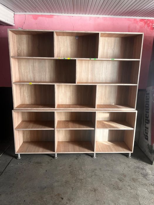 Vand Tejghea pentru bar si rafturi